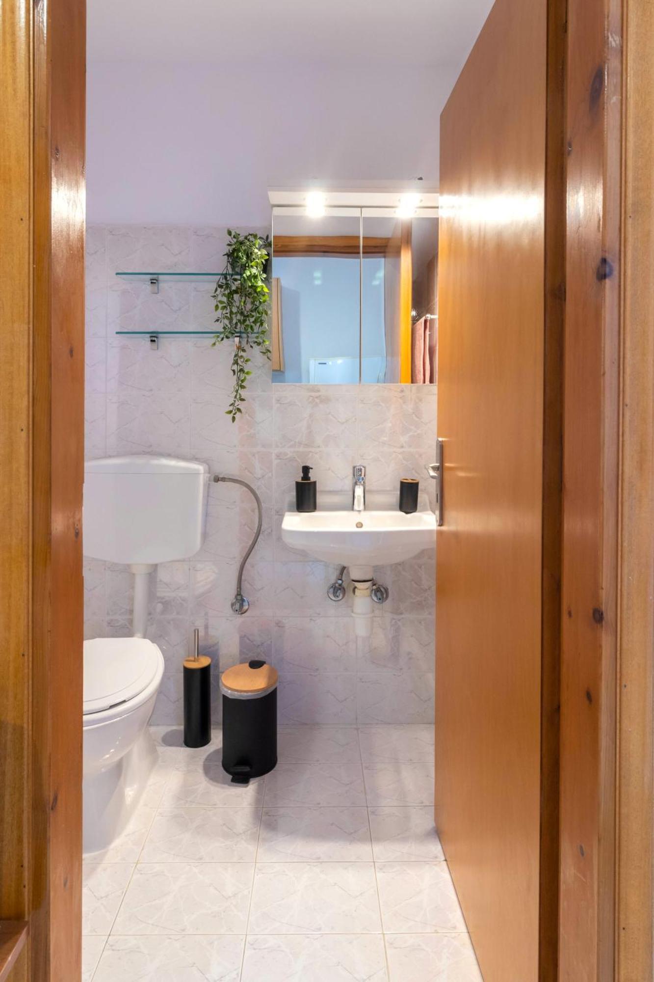 Beachside Apartment-2 *